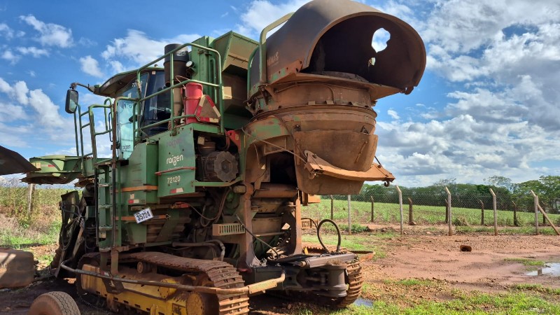  COLHEDORA JOHN DEERE. - FR72120. - LOC.DIAMANTE